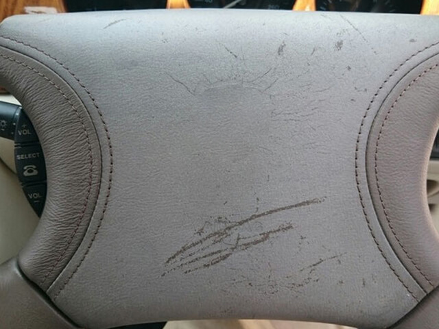 ジャガー XJ エグゼクティブ　ホーンパッドの修理