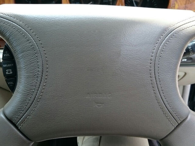 ジャガー XJ エグゼクティブ　ホーンパッドの修理