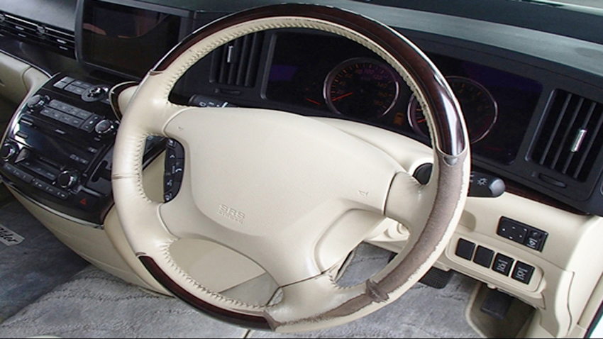 日産 エルグランド　ステアリング修復事例