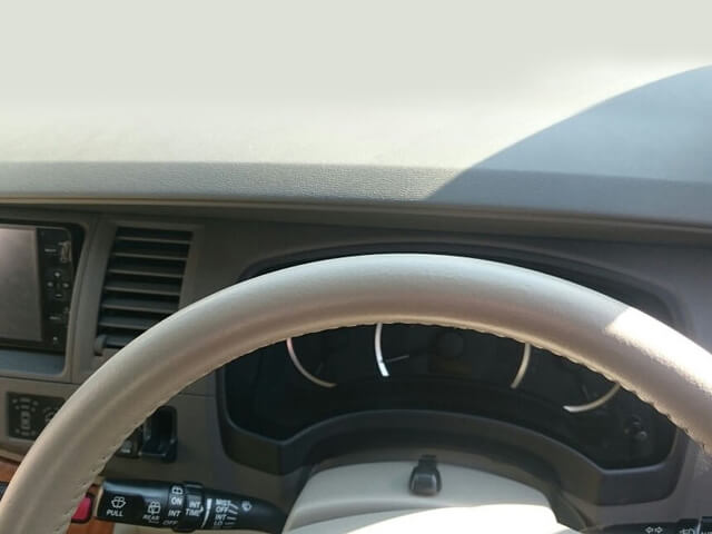 国産車のステアリングの塗装剥れ修理