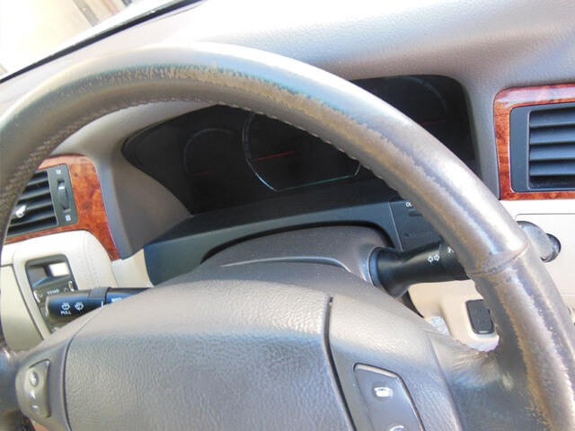 トヨタ クラウンのステアリングの擦れ傷補修