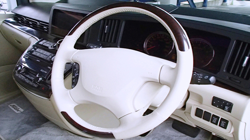 日産 エルグランド　ステアリング修復事例