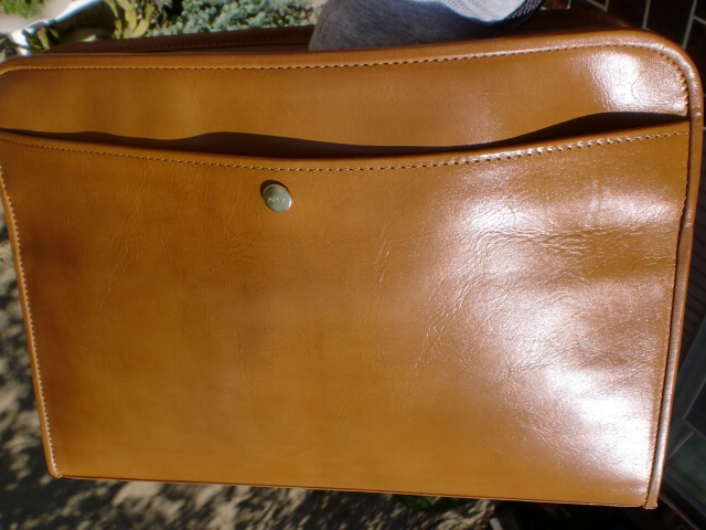 レザーバックのキズ修理