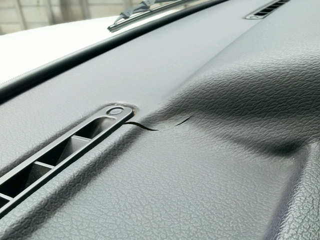 ボルボ 240のダッシュボード割れ施工事例