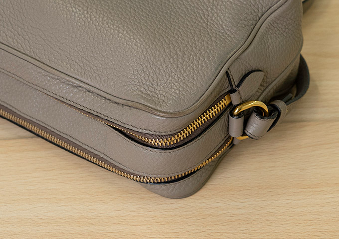 レザーバッグの角の擦り傷補修