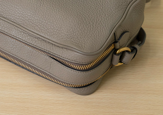 レザーバッグの角の擦り傷補修