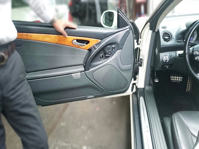 メルセデス・ベンツ SL55AMGの内装カラーチェンジ