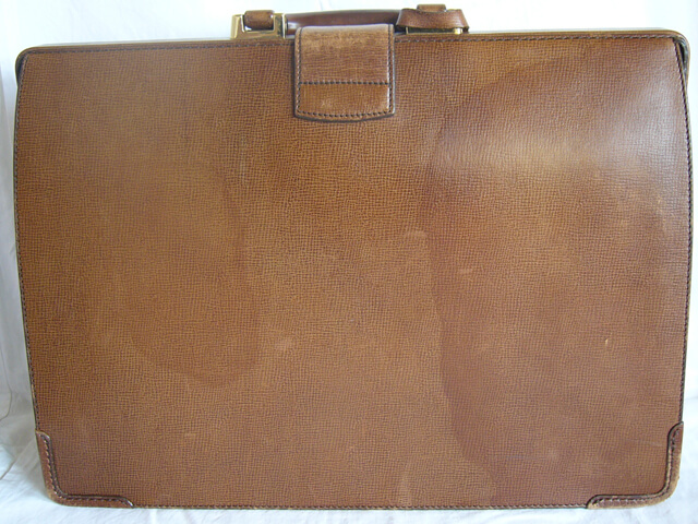 レザーバッグ雨染み