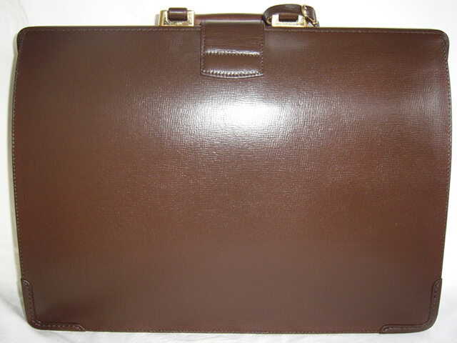 レザーバッグ雨染み