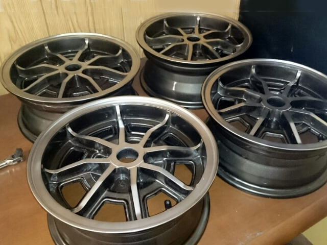 ロータス ヨーロッパ純正ガンメタのリム傷・カラーチェンジ