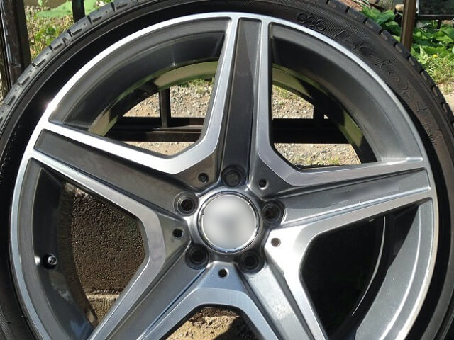 メルセデス・ベンツ純正ホイールのガリ傷施工