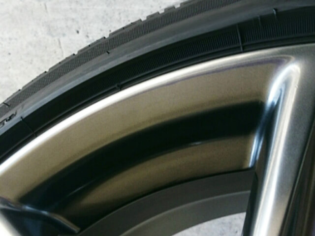 レクサス IS純正ハイパーガンメタのリム傷修理