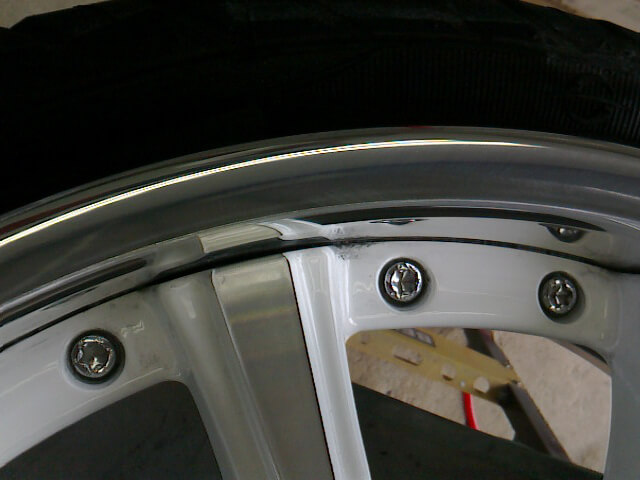 アルマイトホイールのガリ傷