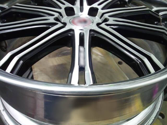 トヨタ ヴェルファイア　社外アルマイトホイールのガリ傷