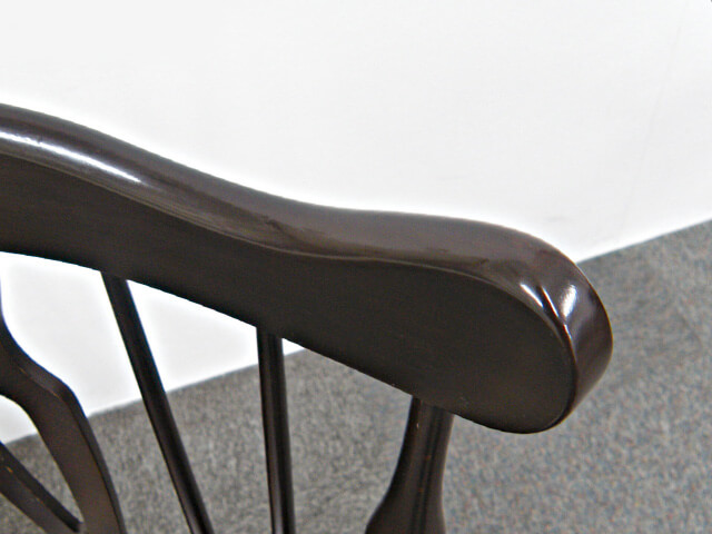 椅子のキズ補修