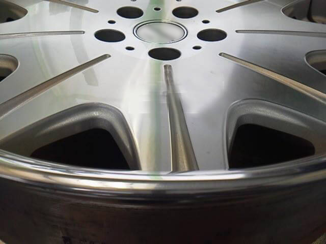 社外アルマイトホイールのえぐれ傷