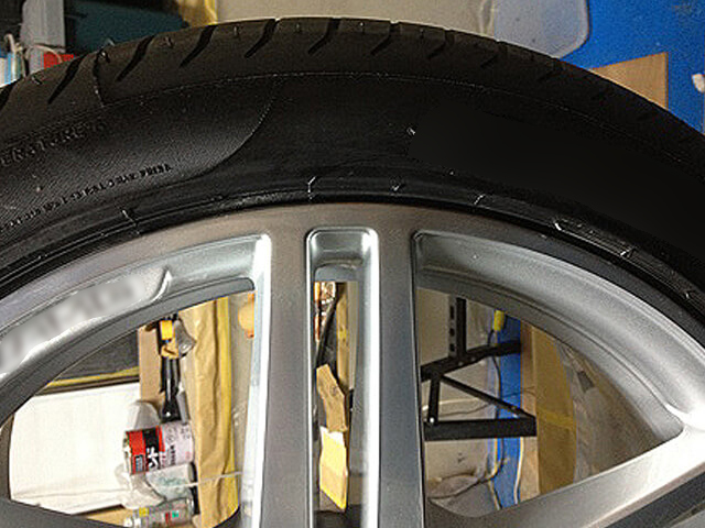 メルセデス・ベンツ E350純正ホイールのガリ傷施工事例
