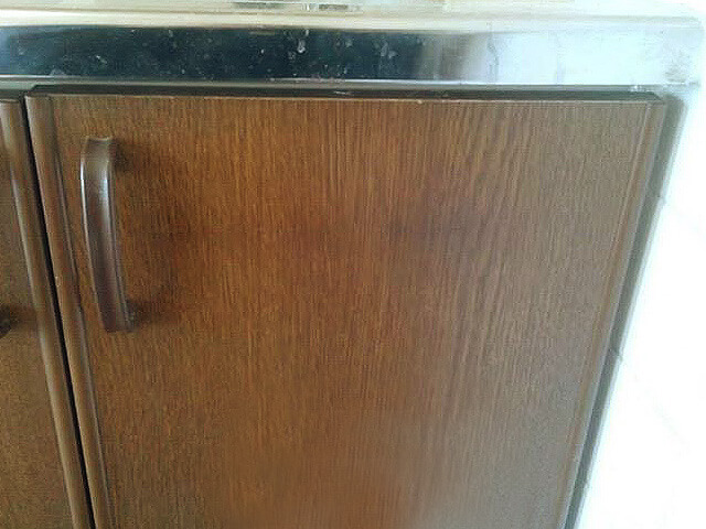 棚扉のキズ補修