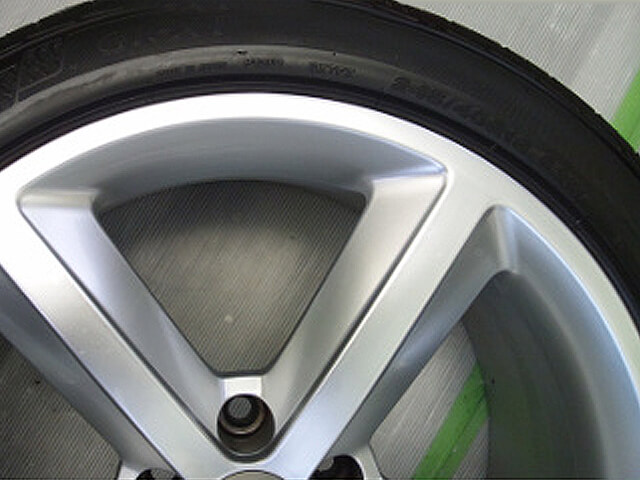 アウディ純正ハイパーシルバーのリム傷修理