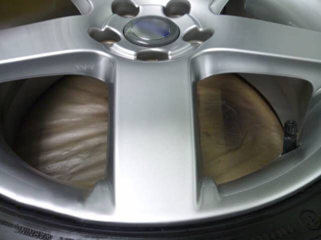 ボルボ V50純正ハイパーシルバーのガリ傷補修