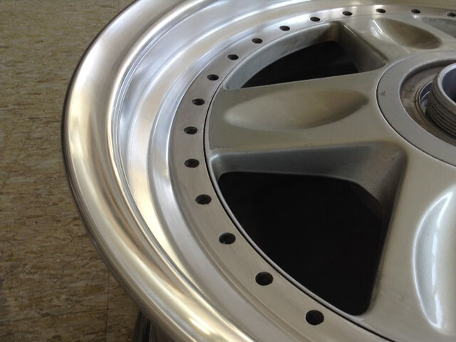 社外ホイールのガリ傷修復