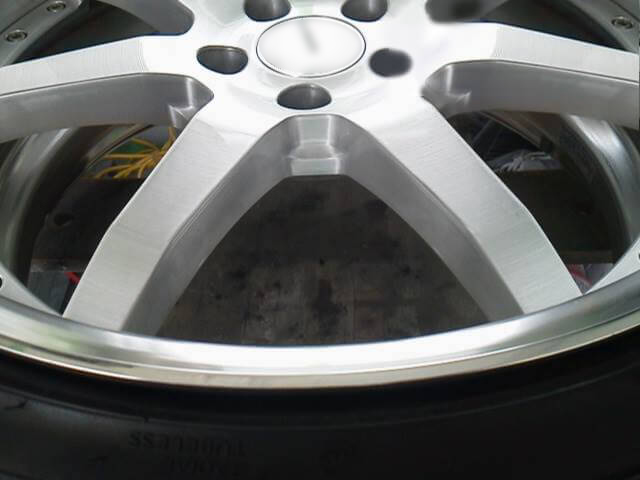 社外ホイールのガリ傷施工事例