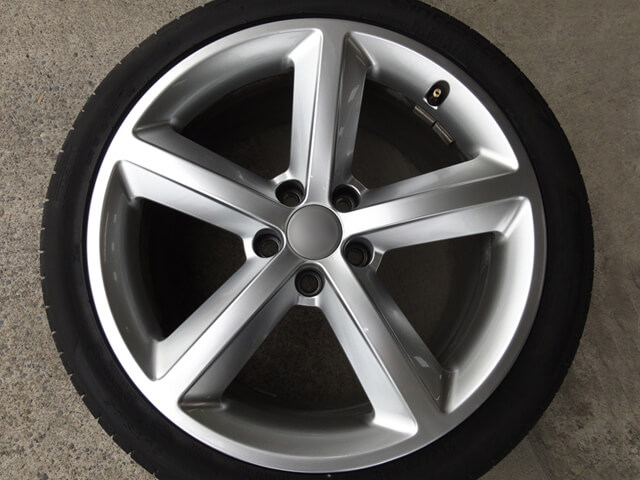 アウディ純正ホイールのキズ修理例