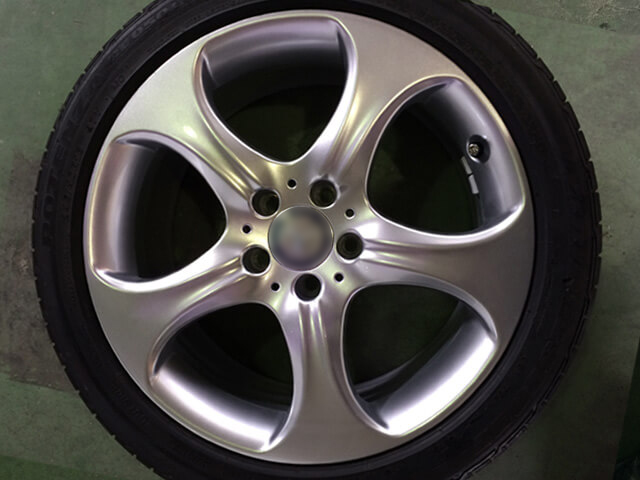 メルセデス・ベンツ E350純正ホイールの傷補修