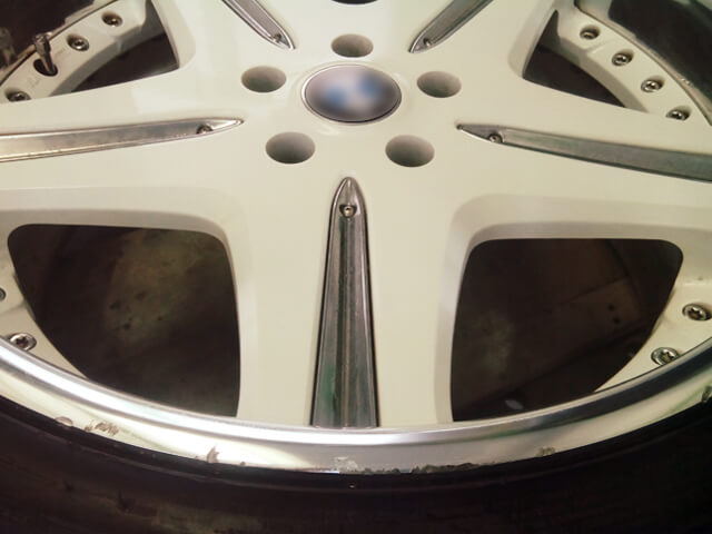 BMW E61型 5シリーズ ツーリング　純正アルマイトのリム傷