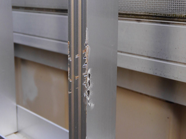 アルミサッシのえぐれ傷補修