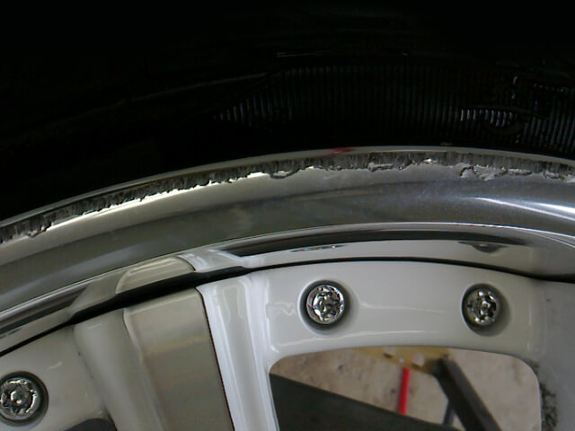 アルマイトホイールのガリ傷