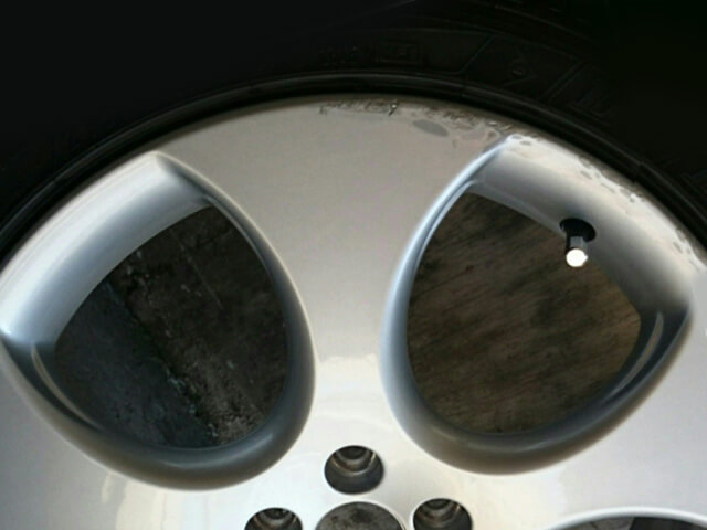 フォルクスワーゲン Polo純正ホイール修復事例