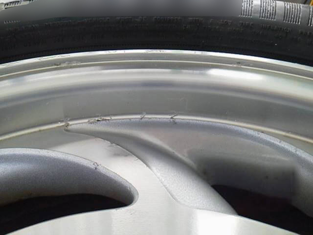 シボレー コルベット純正ホイールのガリ傷補修施工事例