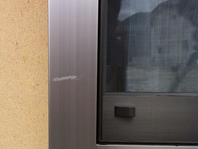 新築住宅のアルミサッシ｜擦り傷リペア事例