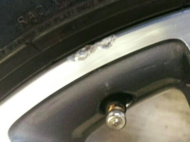 メルセデス・ベンツ AMG純正ポリッシュのリム傷