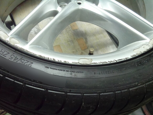 BMW E89型 Z4 Mクーペ純正ハイパーシルバーのガリ傷、塗装はがれ修理