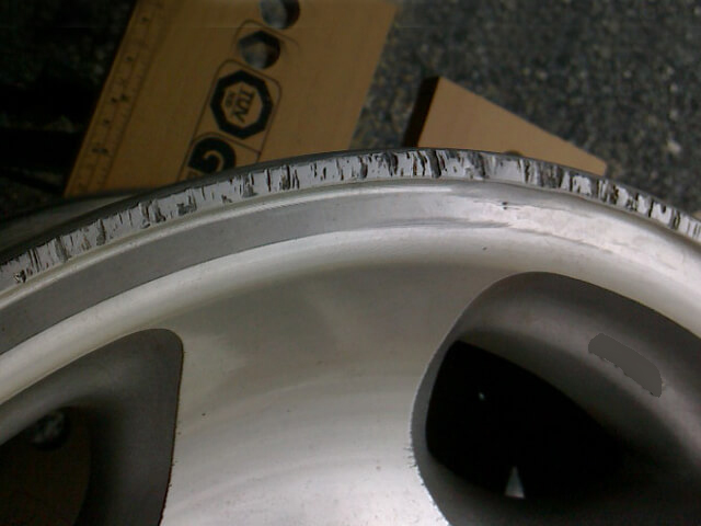 ポリッシュホイールのガリ傷