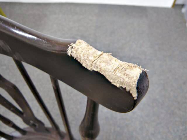 椅子のキズ補修