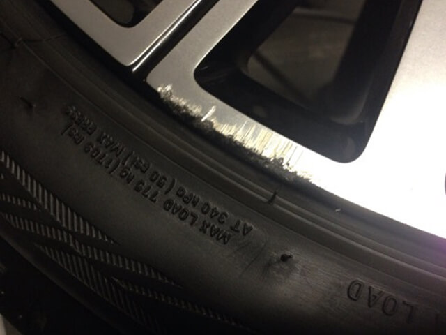 BMW i8純正ポリッシュホイール補修