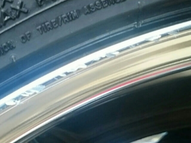 社外アルマイトホイールのリム傷