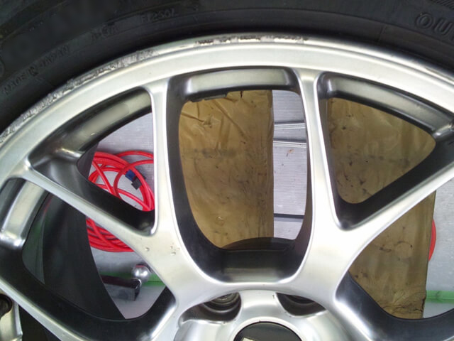 三菱 ランサーエボリューションX純正ハイパー塗装のリム傷修理