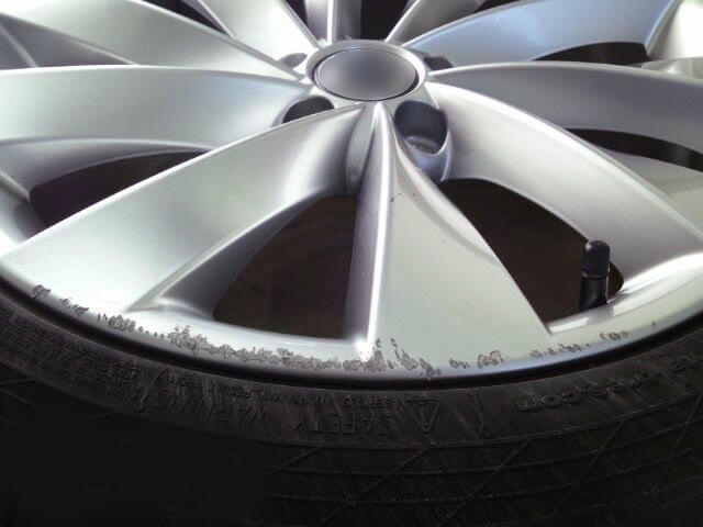 フォルクスワーゲン パサートCC純正ハイパーシルバーのガリ傷修理