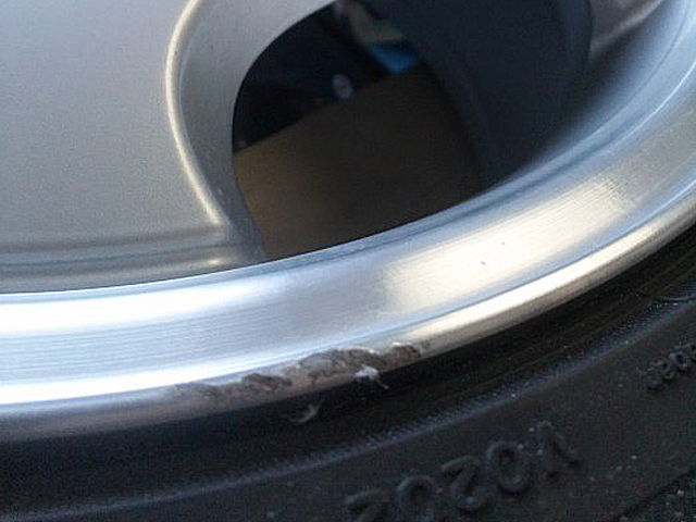 メルセデス・ベンツ純正ホイールのガリ傷施工事例