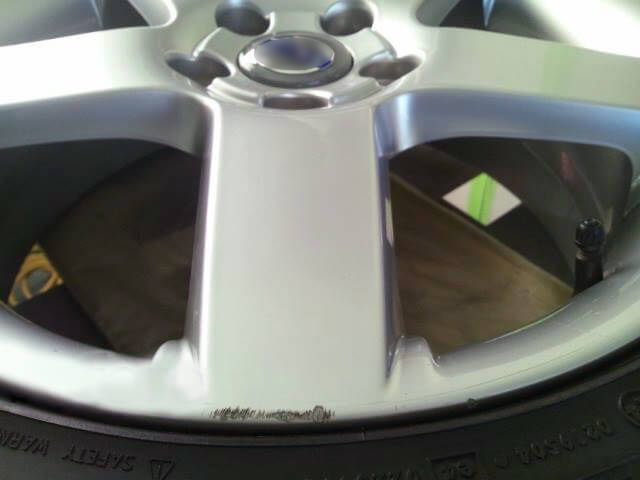 ボルボ V50純正ハイパーシルバーのガリ傷補修