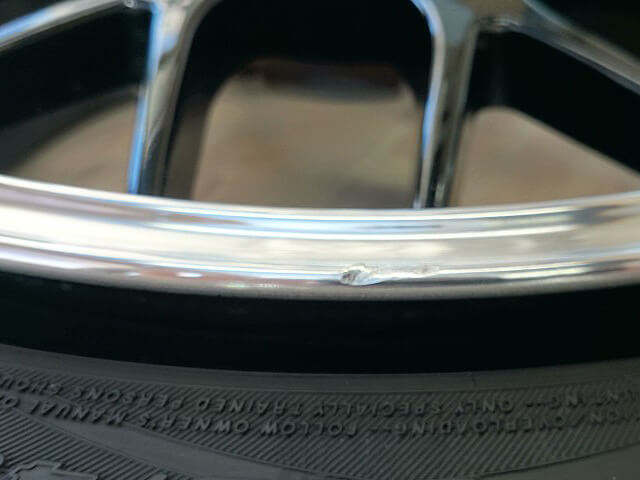 社外ホイールのリムガリ傷修復事例