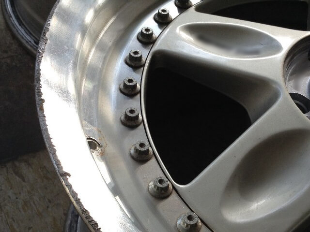 社外ホイールのガリ傷修復