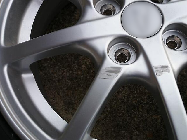 ダイハツ ミライース純正シルバーホイールのスポーク、リム傷補修