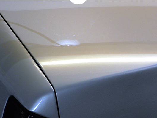 アメリカ製輸入車トランクのへこみ修理