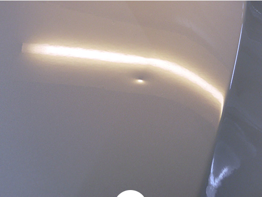 ドイツ製輸入車のボンネットのへこみ修理