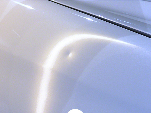 国産車　右フェンダーのへこみ修理